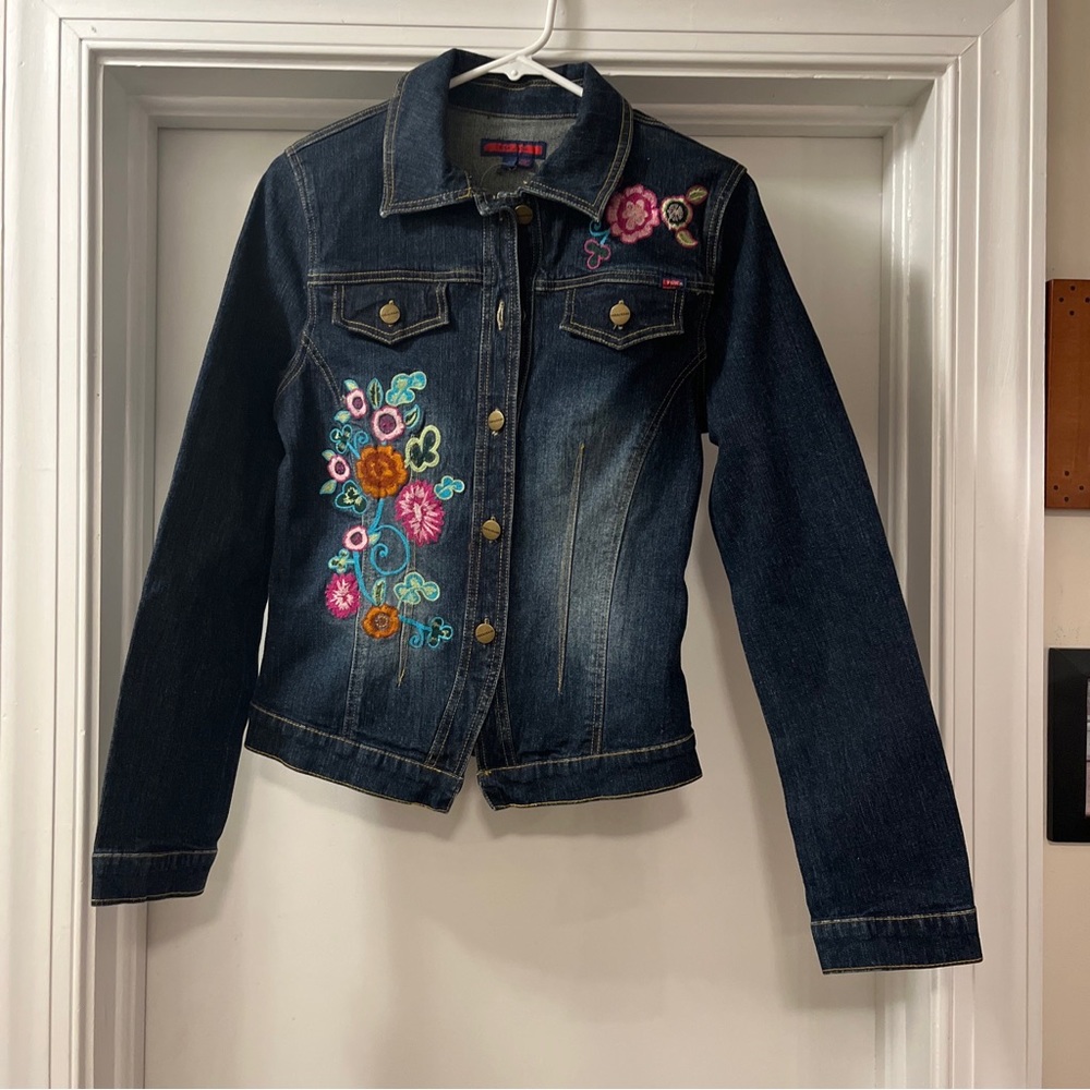 Yuka Jeans Floral Embroidered Denim Jean Jacket size S (New )without tags